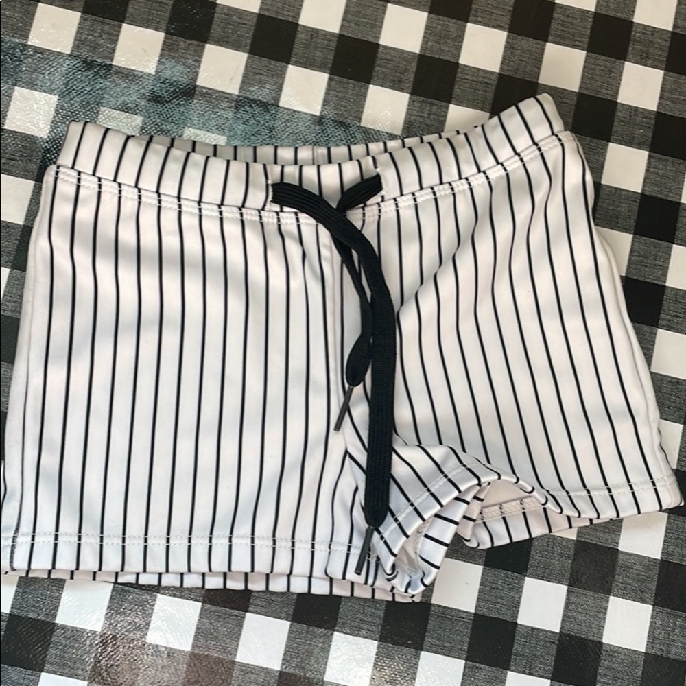 Black/White Kortni Jeane Euro